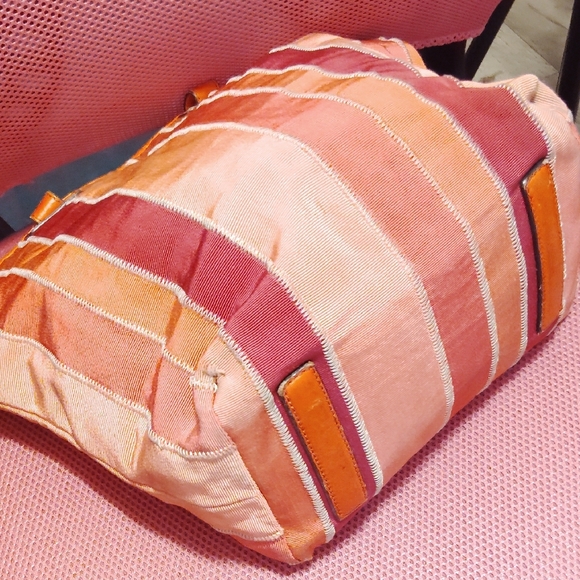 Salvatore Ferragamo Shoulder Bag - Picture 6 of 8